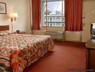 Western Inn Downtown Эри Номер фото